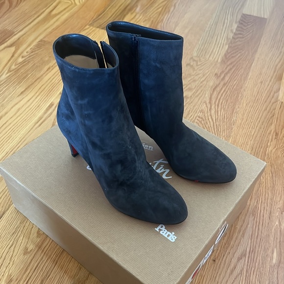 Louboutin Top 70 Veau Velour (Color: Fusain / Grey) - Picture 2 of 10